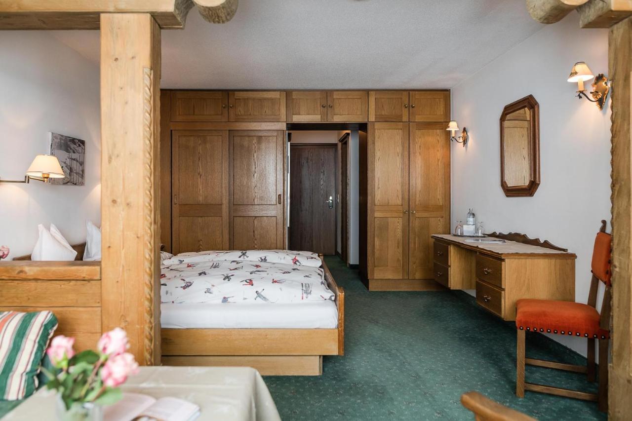 Bed & Breakfast Hotel Guggis Zuers Экстерьер фото