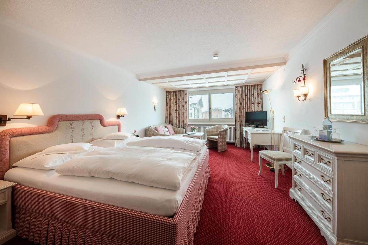 Bed & Breakfast Hotel Guggis Zuers Экстерьер фото