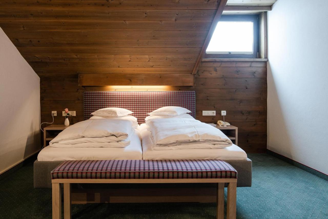 Bed & Breakfast Hotel Guggis Zuers Экстерьер фото
