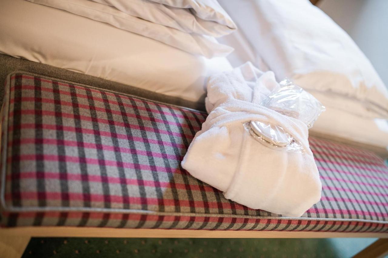 Bed & Breakfast Hotel Guggis Zuers Экстерьер фото