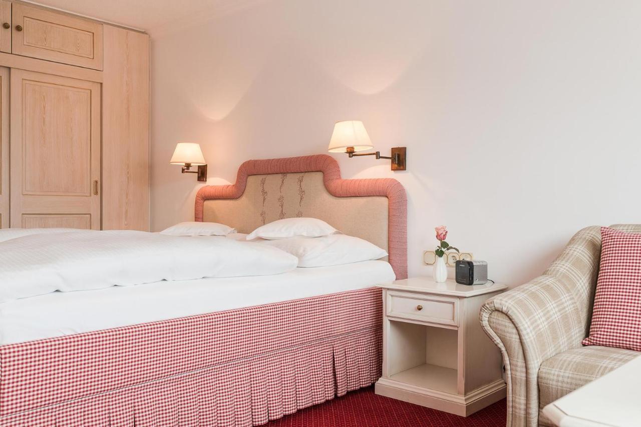 Bed & Breakfast Hotel Guggis Zuers Экстерьер фото
