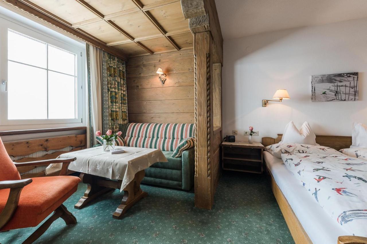 Bed & Breakfast Hotel Guggis Zuers Экстерьер фото