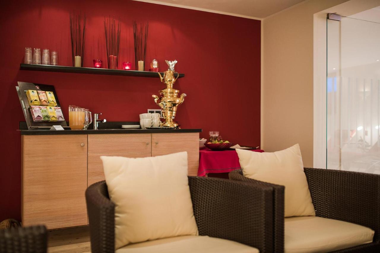 Bed & Breakfast Hotel Guggis Zuers Экстерьер фото