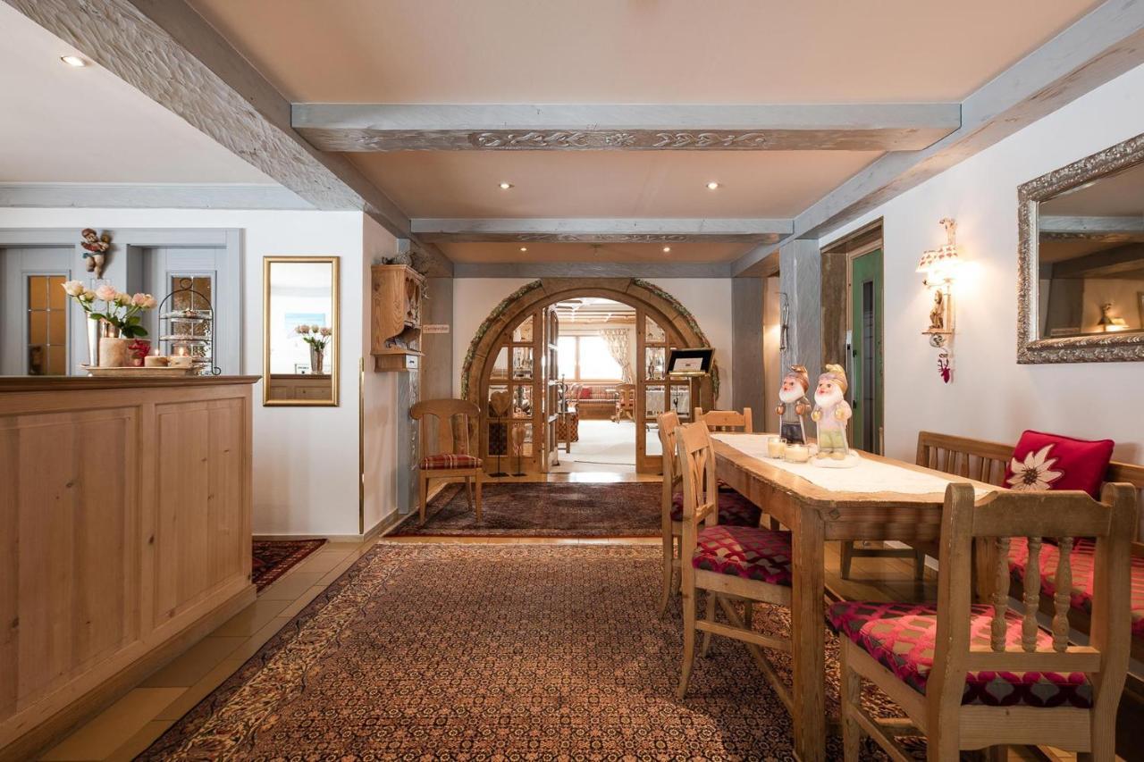 Bed & Breakfast Hotel Guggis Zuers Экстерьер фото
