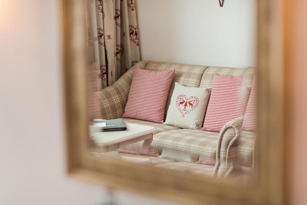 Bed & Breakfast Hotel Guggis Zuers Экстерьер фото