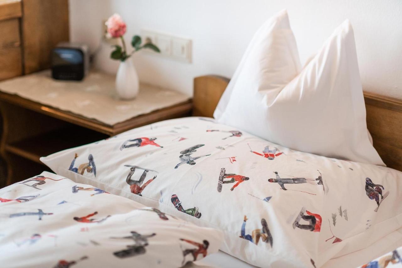 Bed & Breakfast Hotel Guggis Zuers Экстерьер фото