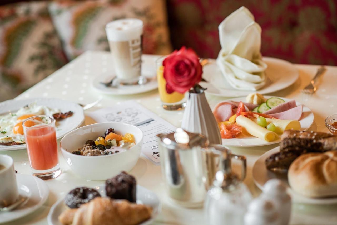 Bed & Breakfast Hotel Guggis Zuers Экстерьер фото