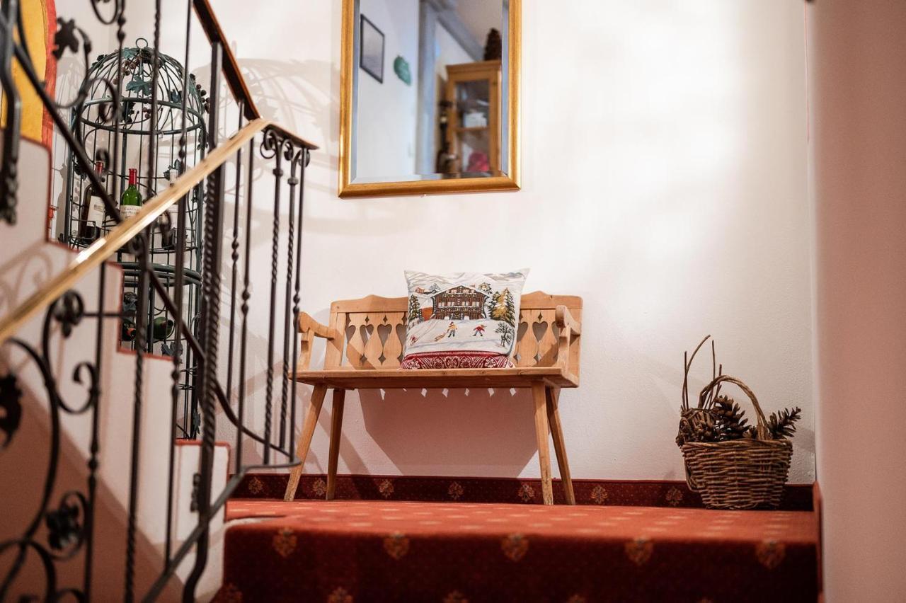 Bed & Breakfast Hotel Guggis Zuers Экстерьер фото